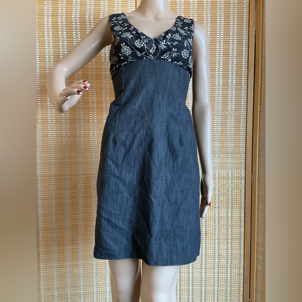 Natali  V-Neck Floral  Jean Dress Zipper Closure Medium